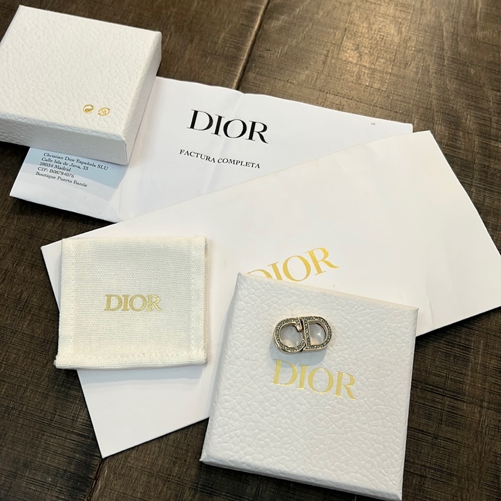 💯 AUTHENTIC DIOR CHARM /badge embellished